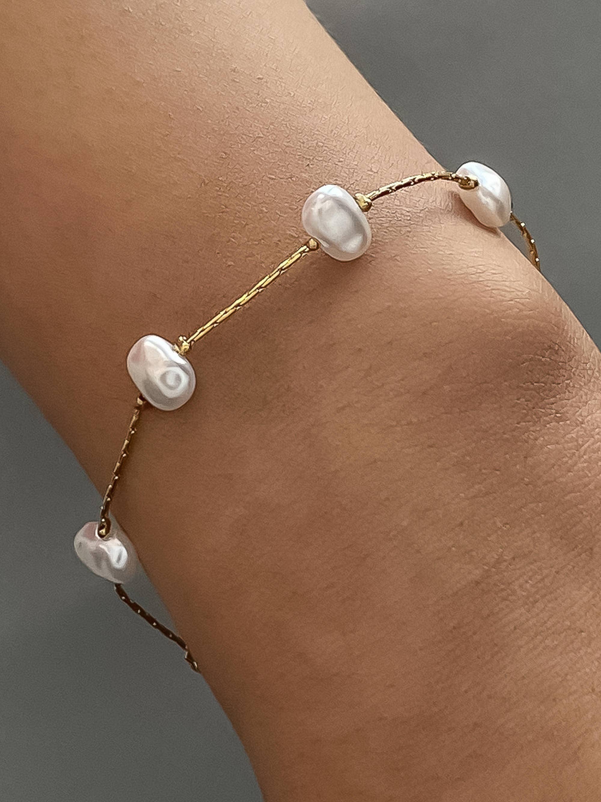EVA Simple Pearl Necklace