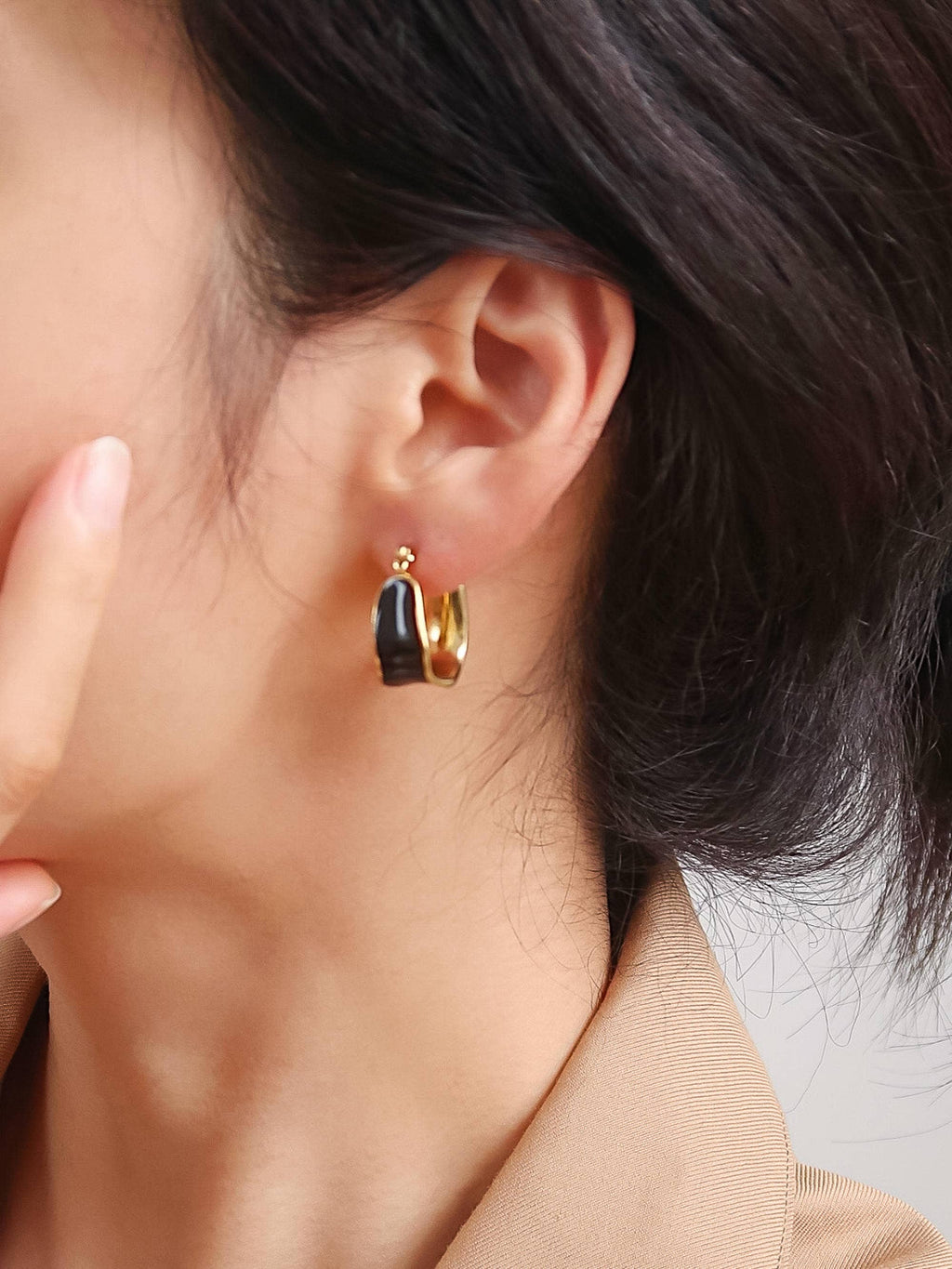 EVA Tranquil Black Earring
