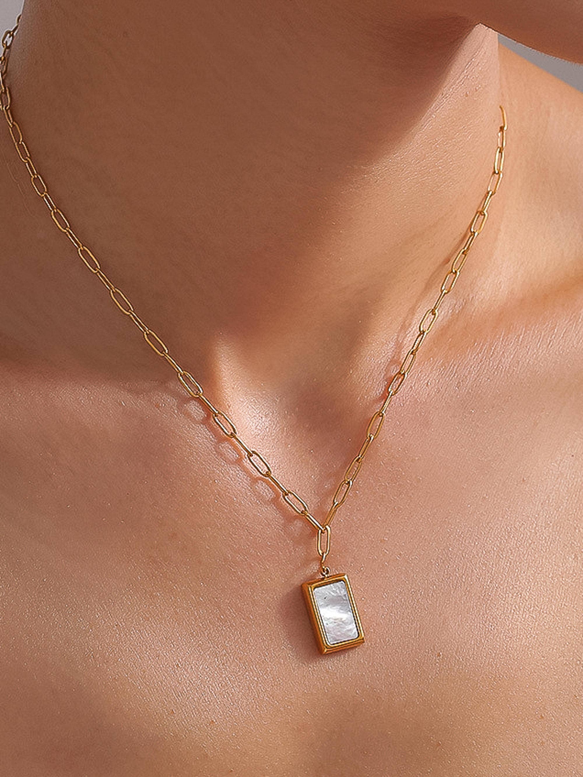 EVA Seashell Pendant Necklace