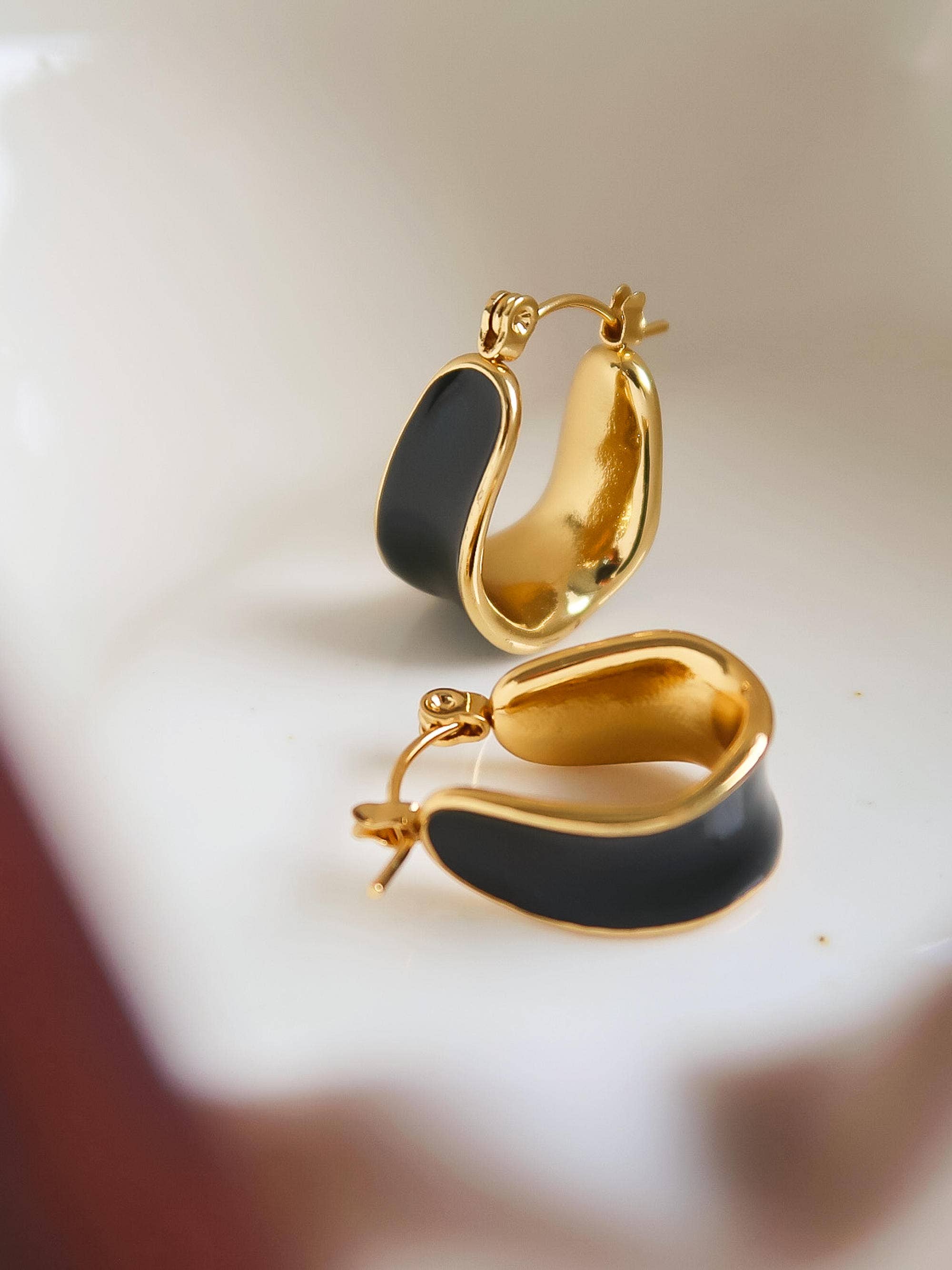 EVA Tranquil Black Earring