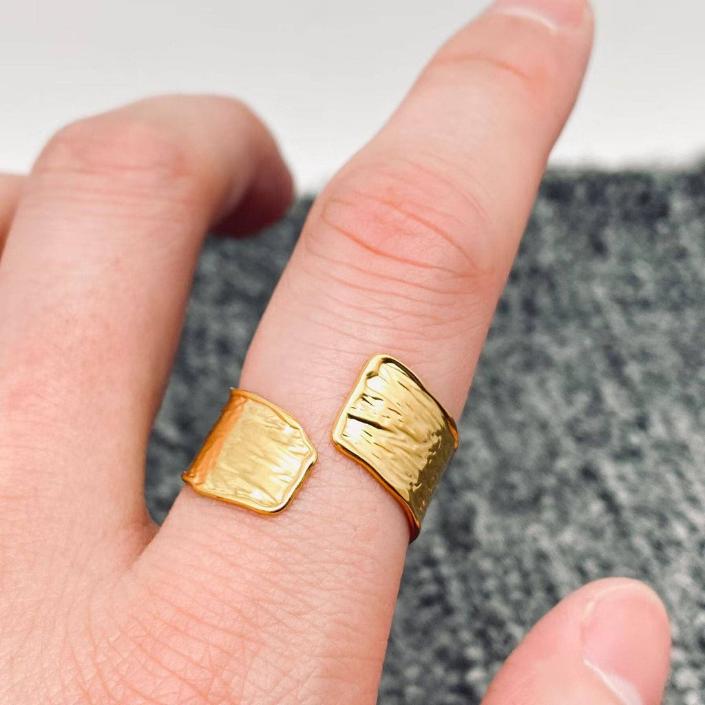EVA Gold Wrapped in Love Ring