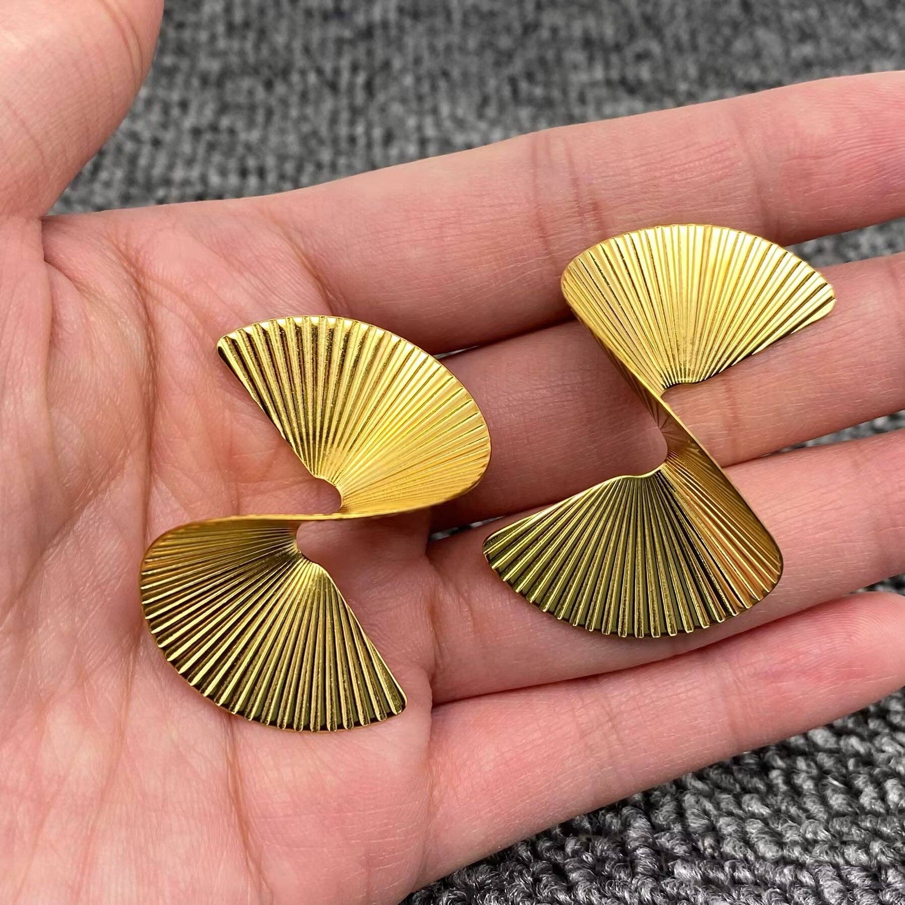 EVA Golden Twist Earrings