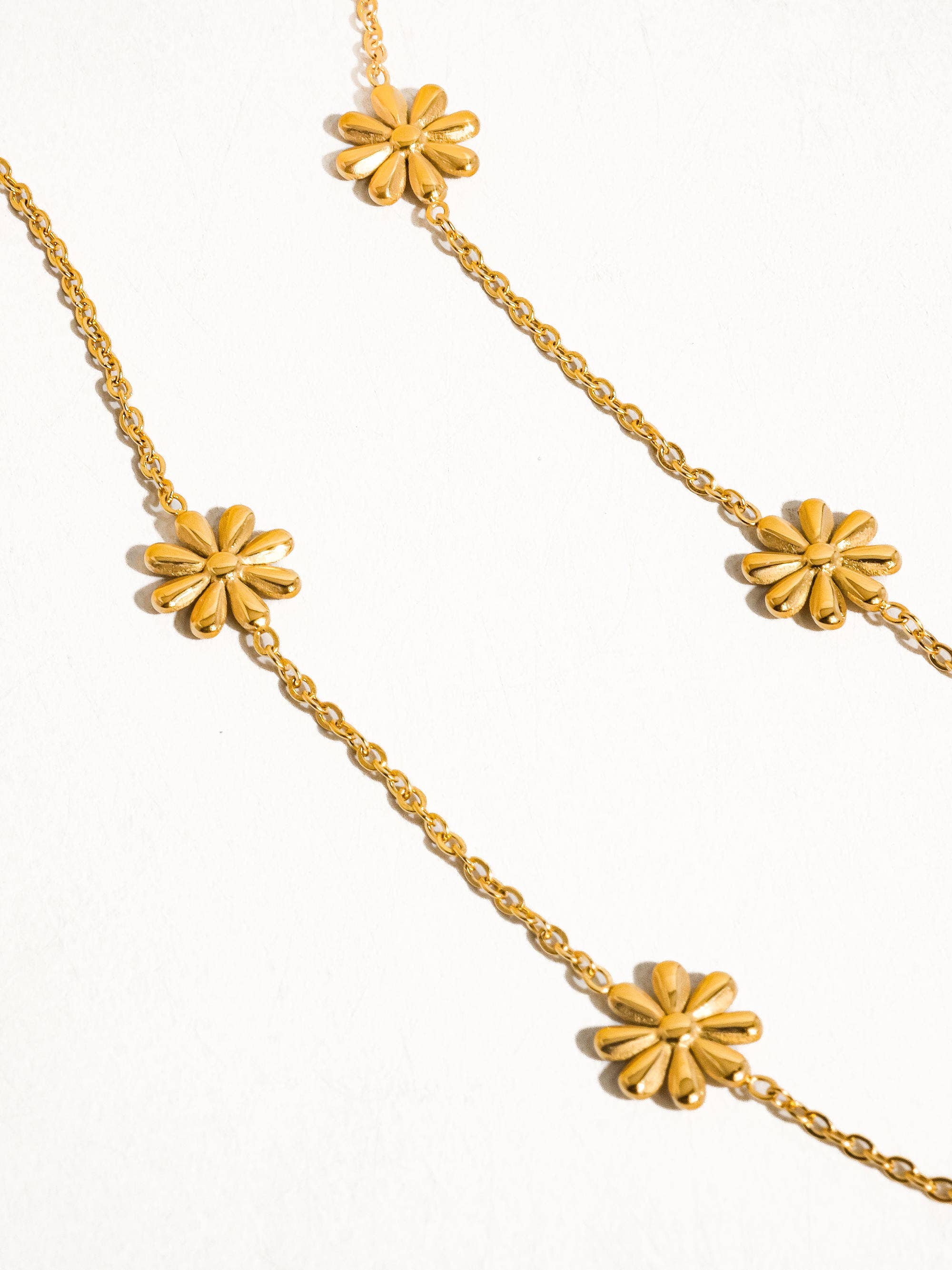 EVA Sundown Daisy Necklace