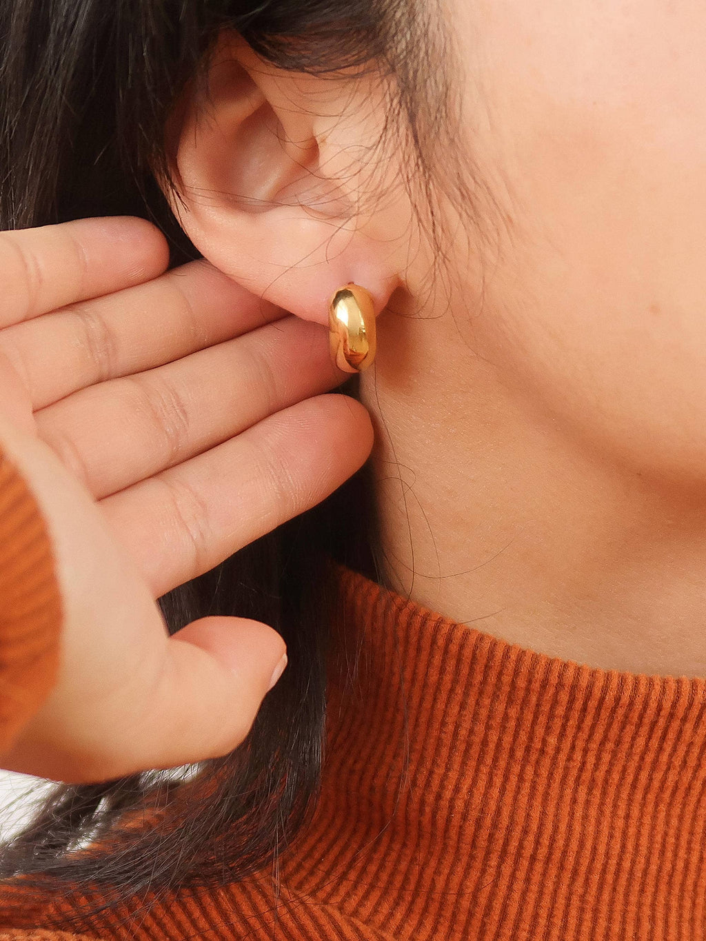 EVA Small Gold Huggie Earring